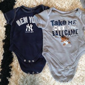 7 long and short sleeve snap onesies 0-3 month boys